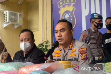 Kurir narkoba bersenjata api ditangkap di Pekanbaru