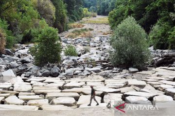 Sungai di Italia kering kerontang sebagai dampak bencana kekeringan terburuk sejak 70 tahun