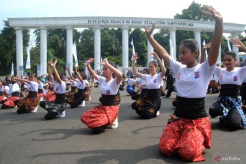 Menari secara kolosal di kota Bogor