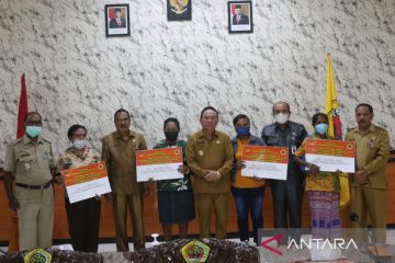 Kemensos berikan santunan korban bencana di Kabupaten Kupang
