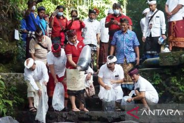 Pemkab Karangasem-Bali peringati hari jadi dengan tanam pohon