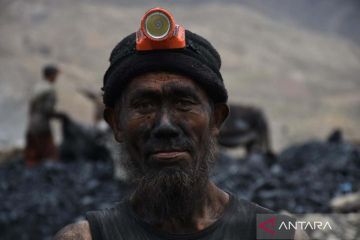 Potret aktivitas penambang batu bara di Afghanistan