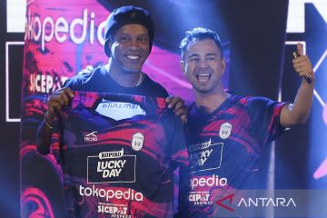 Ronaldinho hadiri peluncuran jersey RANS Nusantara FC