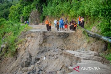 Jalan amblas di Padangpariaman