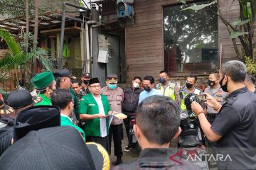 Puluhan massa dari GP Ansor Kota Bandung geruduk Holywings