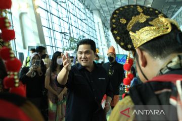 Parade budaya hibur penumpang wisatawan di Bandara Soekarno-Hatta