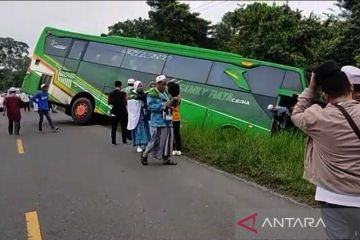 PPIH Jambi kirim bus jemput JCH yang alami kecelakaan