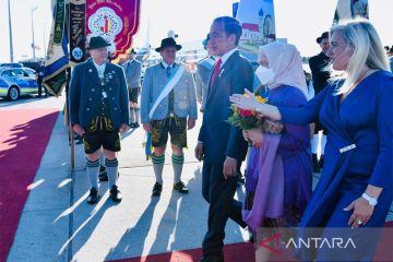 Presiden Jokowi dan Ibu Negara tiba di Jerman