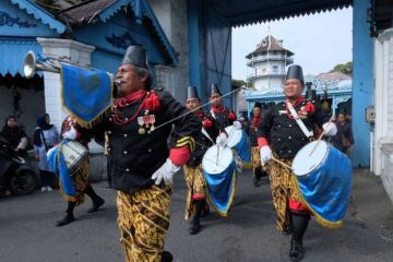 Atraksi Prajurit Dewan Adat Keraton Solo 