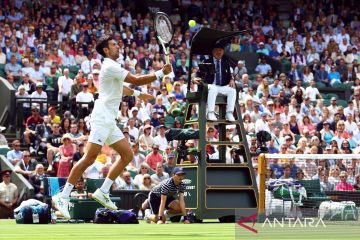 Aksi Novak Djokovic di Wimbledon