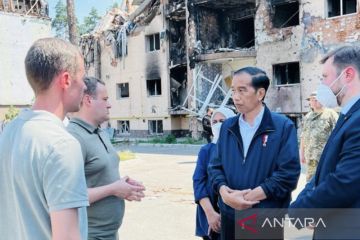 Presiden Jokowi kunjungi reruntuhan apartemen di Ukraina