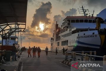 ASDP alihkan pelayaran BN 01, bawa logistik bagi korban longsor Natuna