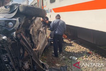 Satu mobil terseret kereta api di Cianjur, dua orang terluka berat