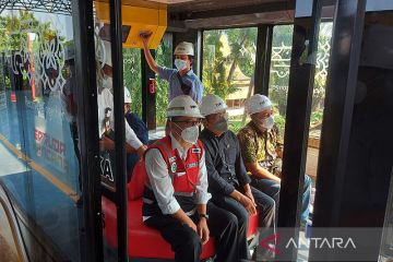 Mensesneg jajal kereta Garuda Kencana di TMII