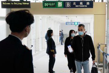China hapus tanda daerah berisiko COVID-19 pada pelaku perjalanan