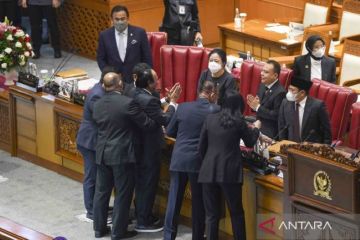 Wakil Ketua Banggar kolaps ke lantai saat Rapat Paripurna DPR