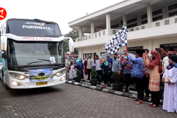 404 JCH kloter 1 Kota Bandung dilepas menuju embarkasi Bekasi