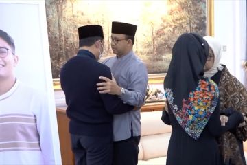 Anies Baswedan takziah ke rumah dinas Ridwan Kamil