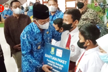 Disdik Kota Tangerang salurkan 250 bantuan perlengkapan sekolah