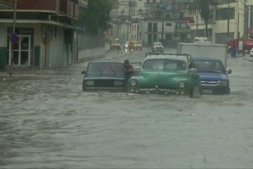 Hujan lebat melanda Kuba, waspada badai Alex
