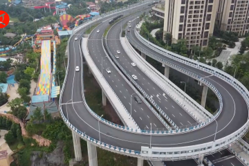 Jalan bentuk U memudahkan berbelok di jalan raya Chongqing