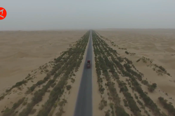 Jalan raya gurun yang lintasi Taklimakan capai emisi bebas karbon
