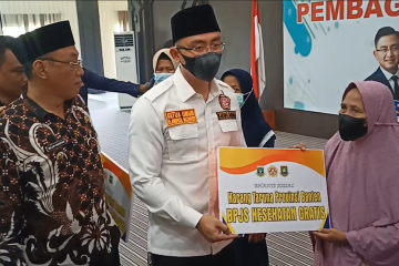 Karang Taruna Banten bagikan kartu BPJS Kesehatan bagi warga miskin