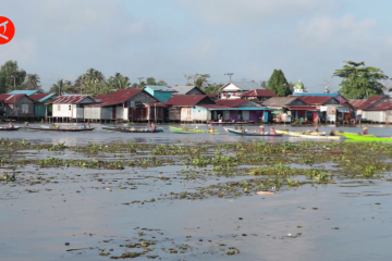 Kubus apung di Kalsel kendalikan sampah Sungai Martapura