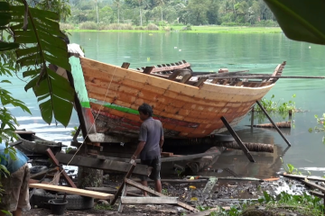 Melirik bisnis bengkel perahu yang menggiurkan di kawasan Danau Toba