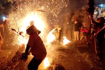 Meriahnya tradisi Perang Obor di Jepara