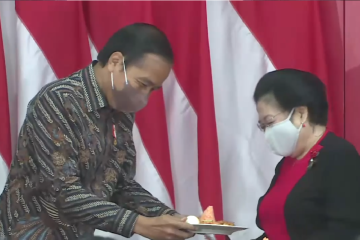 Momen Jokowi merayakan ultah di Rakernas II PDI Perjuangan