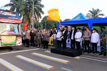 Pj Gubernur Banten lepas 389 Jamaah calhaj kloter 2 asal Tangerang