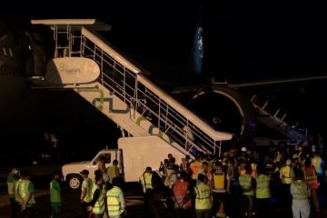 Calon haji asal Aceh meninggal di pesawat 15 menit sebelum mendarat