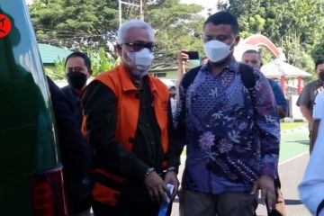 2 Tahanan KPK kasus korupsi di Buru Selatan dipindahkan ke Ambon