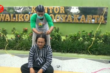 Dukung OTT KPK, aktivis Yogyakarta cukur gundul