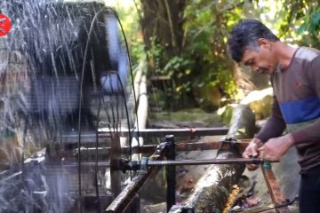 Menjaga alam untuk menerangi gelap gulita Dusun Tumba