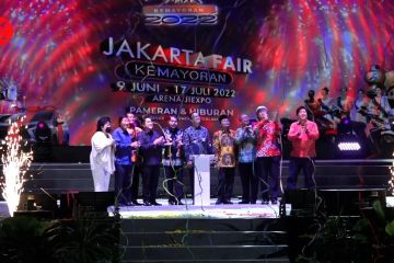 Pesta kembang api meriahkan pembukaan Jakarta Fair 2022