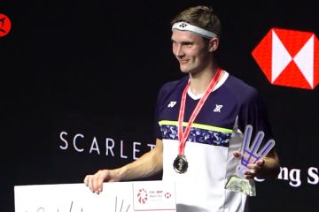 Viktor Axelsen kalahkan Zhao Jun Peng dalam laga final Indonesia Open