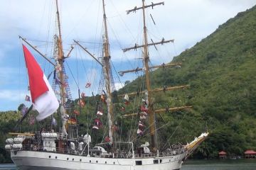 Tinggalkan Pulau Banda, KRI Dewaruci dilepas menuju Kupang NTT