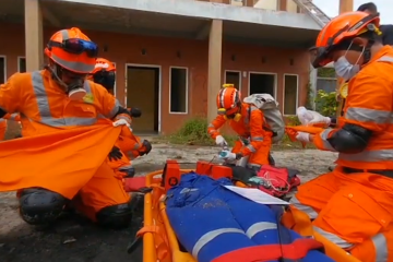 Uji kesiapan bencana, petugas SAR Palu latihan di lokasi likuefaksi