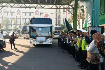 Wagub NTT lepas 305 jamaah calon haji melalui Embarkasi Surabaya