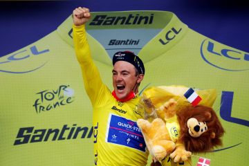 Lampaert juarai etape pertama Tour de France