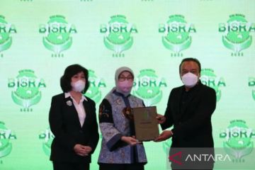 Adaro raih penghargaan Platinum di Bisnis Indonesia CSR Awards 2022