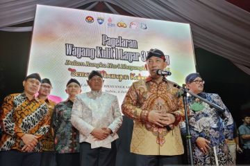 Polri lestarikan budaya lewat wayang kulit