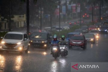 Hujan lebat berpeluang mengguyur sejumlah daerah di Indonesia