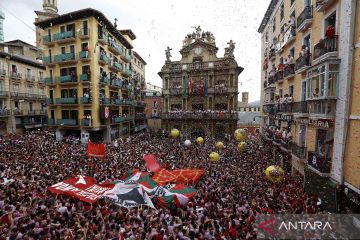 Pembukaan festival tahunan San Fermin di Pamplona, Spanyol