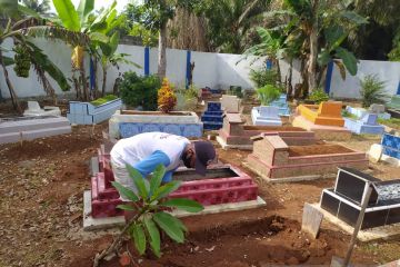 Puluhan makam di Bengkulu ambles akibat hujan deras