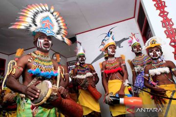 Tari Binga-Binga dari Suku Kayu Pulau di Papua