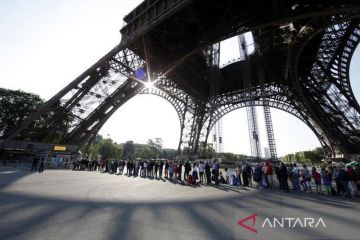 Menara Eiffel yang penuh karat butuh perbaikan penuh