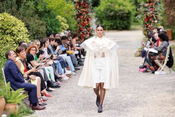 Juana Martin bawa gaya Andalusia ke Paris lewat debut adibusana
